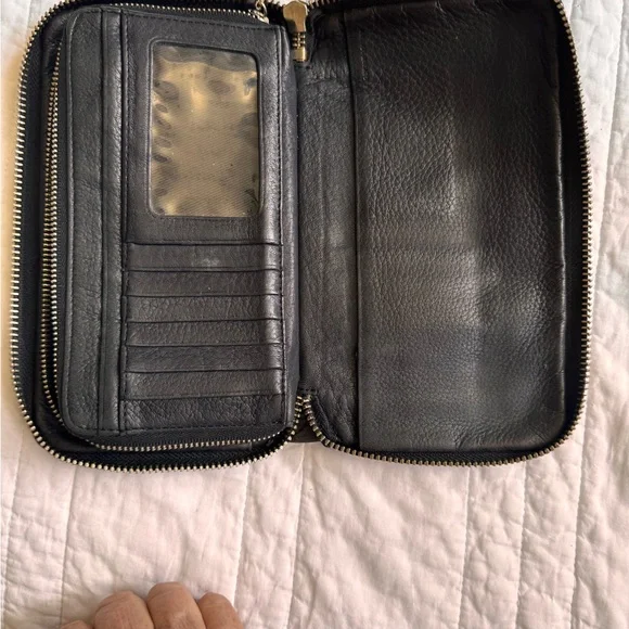 Black buttery soft KENNETH COLE Leather Clutch/Wallet. Vintage lightly used - Picture 4 of 6